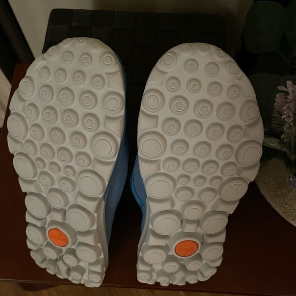 Sketcher’s Go-Walk Slip-on Size 6 light Blue Runners in a nylon mesh. - Picture 6 of 8